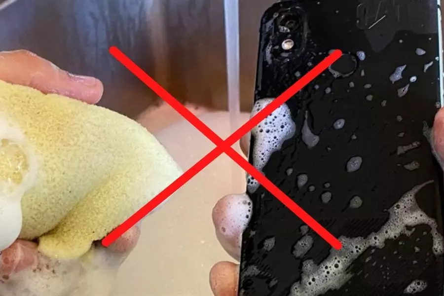 Không dùng xà phòng rửa tay lau màn hình điện thoại