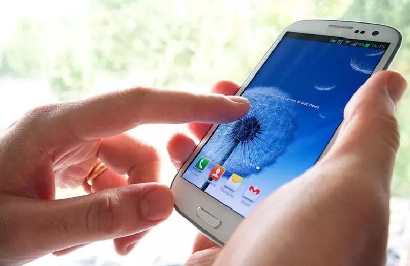 Cảm ứng màn hình điện thoại Samsung bị liệt khiến người dùng khó chịu