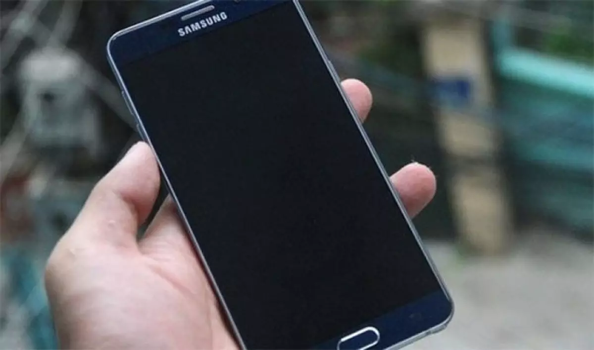 Nguyên nhân Samsung bị đen màn hình?